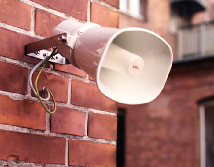 Come le richieste di intervento della vigilanza possono essere ridotte con l’aggiunta dell’audio di rete alla videosorveglianza